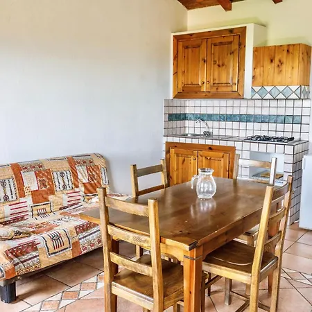 Hotel apartamentowy Isa - With Swimming-pool In Badesi, With Private Terrace