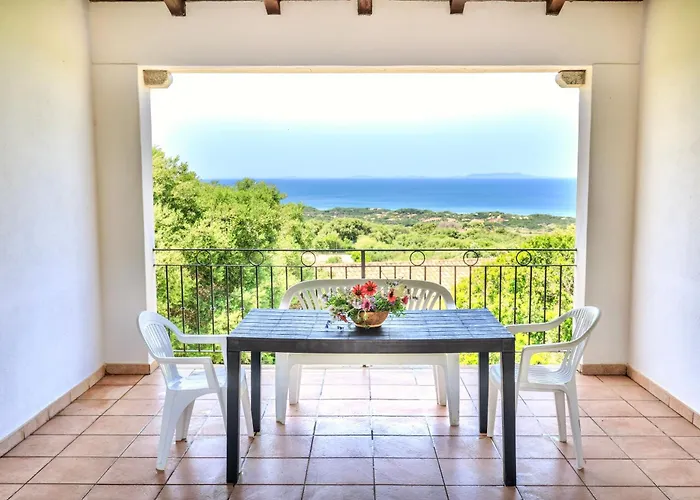 Hotel apartamentowy Isa - With Swimming-pool In Badesi, With Private Terrace 3*